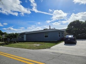 100 Dover St in Boca Raton, FL - Building Photo