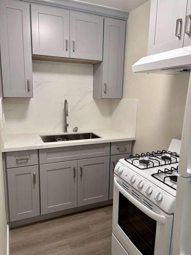 property at 1001 Madera Ave