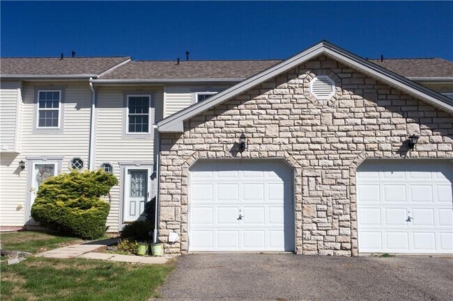 3304 Timberglen Dr in Imperial, PA - Building Photo - Building Photo