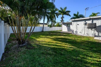 927 W Olympia Ave in Punta Gorda, FL - Building Photo - Building Photo