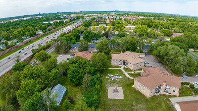 Windfield Estates in Bloomington, MN - Foto de edificio - Building Photo