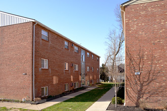 1001 Edgecombe Dr in Milford, OH - Foto de edificio - Building Photo