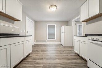 2036 Lark St-Unit -2 in Lakewood, OH - Building Photo - Building Photo