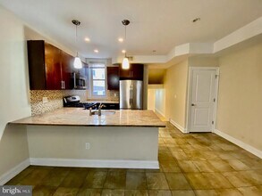 425 S Broad St in Philadelphia, PA - Building Photo - Building Photo