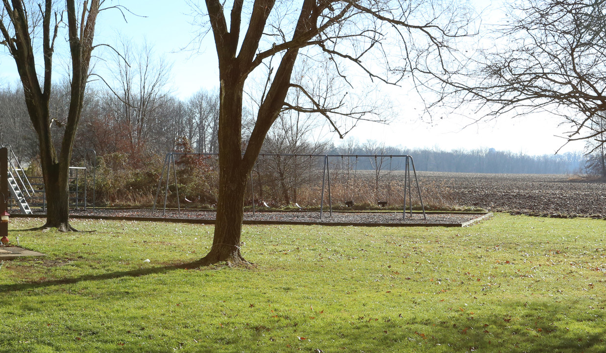 Country Village Apartments in Hebron, OH - Building Photo