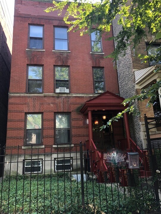 827 W Aldine Ave in Chicago, IL - Building Photo