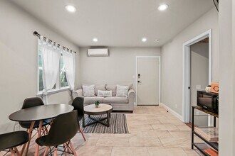 610 E Fairview Blvd, Unit 610 in Inglewood, CA - Foto de edificio - Building Photo
