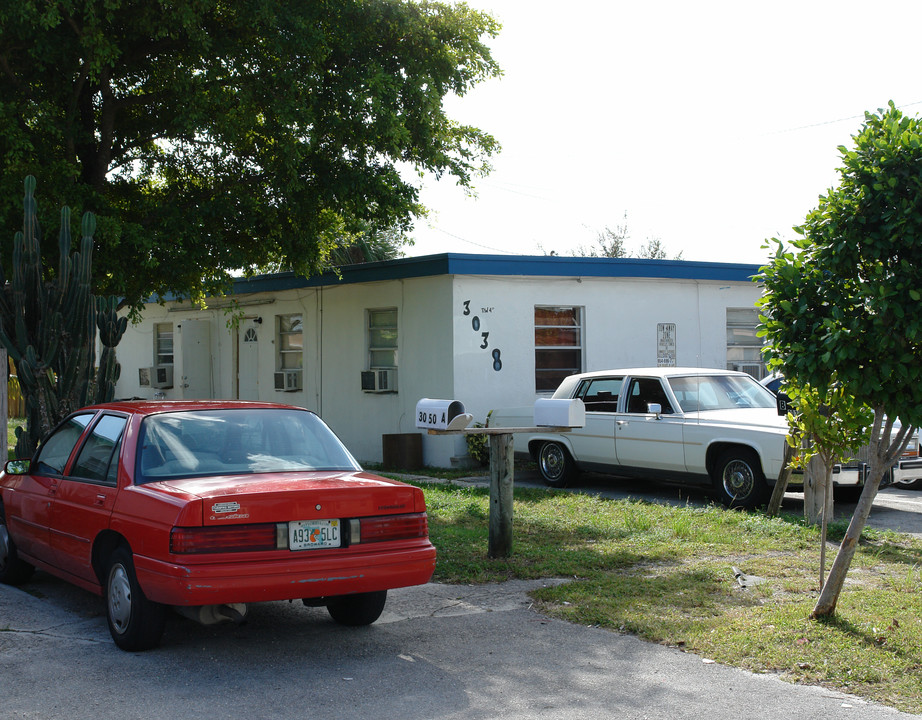 3038-3050 NW 4th St in Pompano Beach, FL - Building Photo