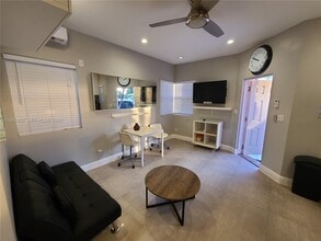 321 Hayes St in Hollywood, FL - Building Photo - Building Photo