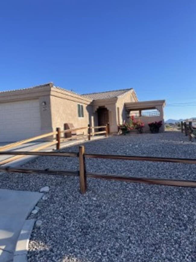 2630 Palisades Dr-Unit -#101 in Lake Havasu City, AZ - Building Photo - Building Photo
