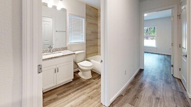 2307 Homestead Cir, Unit 3M in North Port, FL - Building Photo - Building Photo