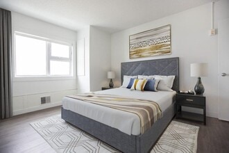 Hillsboro House in Winnipeg, MB - Building Photo - Building Photo