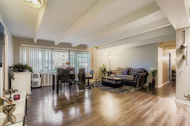 2142 W Rosemont Ave in Chicago, IL - Building Photo - Building Photo
