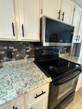 195 Huntress St, Unit 2 in Manchester, NH - Foto de edificio - Building Photo