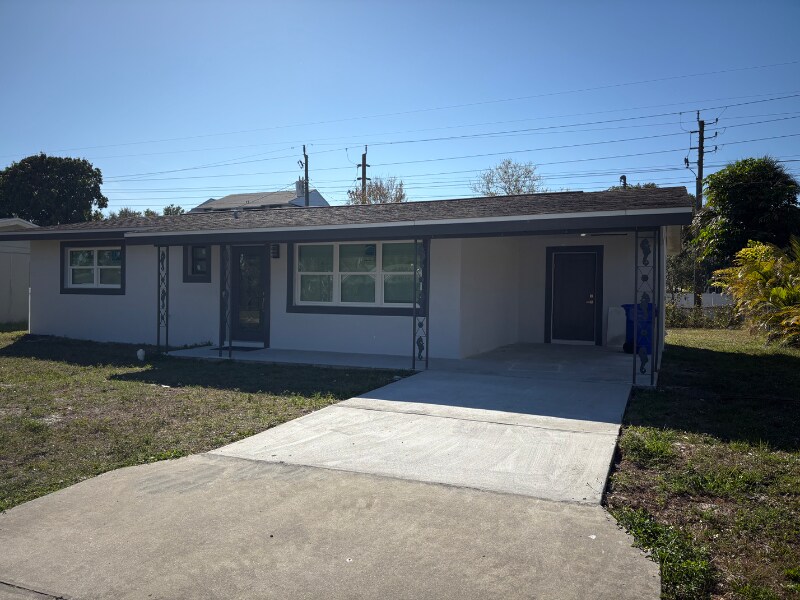 4744 West Dr in Ft. Myers, FL - Building Photo