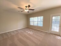 8653 Hickory Creek Ln in North Charleston, SC - Building Photo - Building Photo