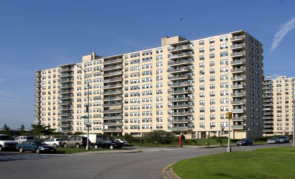 107-10 Shore Front Pky in Rockaway Park, NY - Building Photo