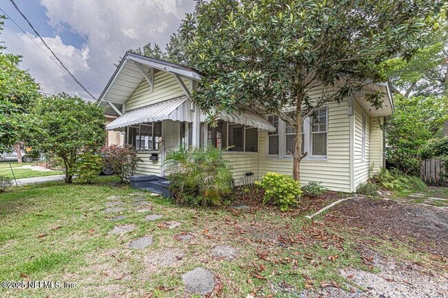 property at 2811 Forbes St