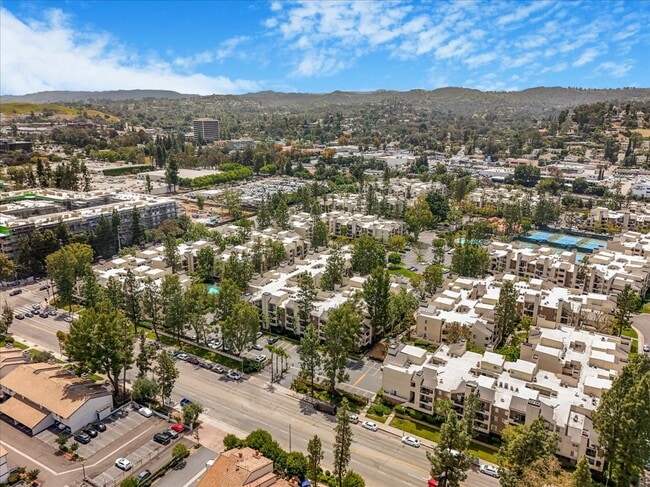 21500 Burbank Blvd in Los Angeles, CA - Building Photo - Building Photo
