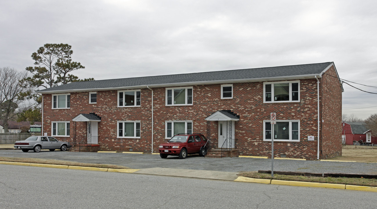 Dixon Bayview Apartments II in Hampton, VA - Building Photo