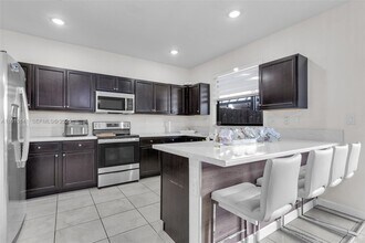 11413 SW 252nd St in Homestead, FL - Foto de edificio - Building Photo