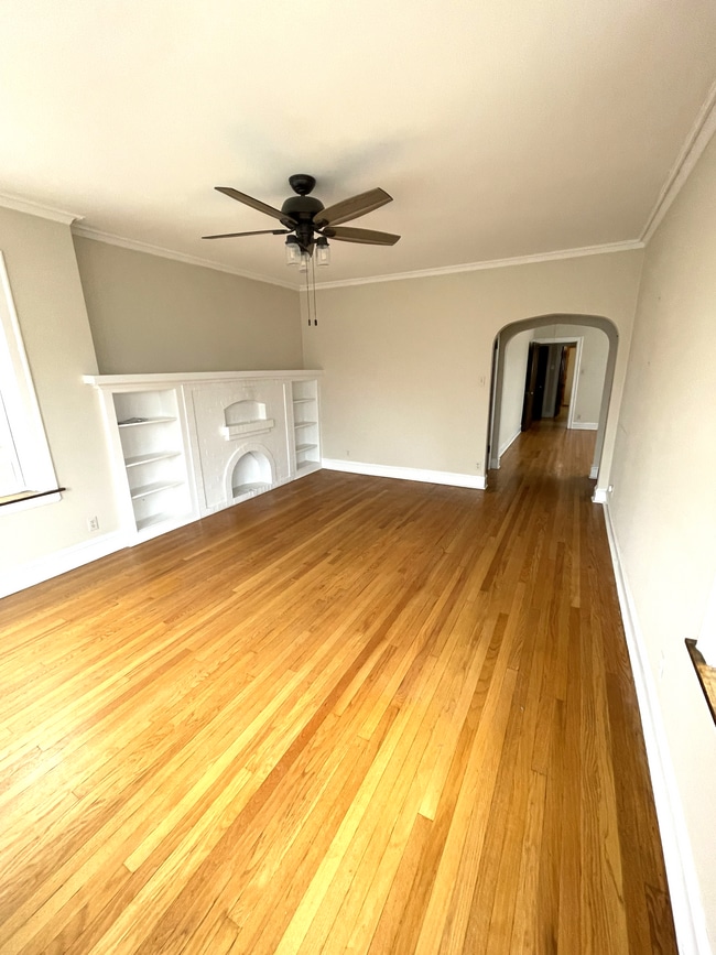 2433 W Dakin St, Unit Unit 2 in Chicago, IL - Foto de edificio - Building Photo