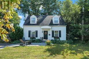 16 Sandridge Rd in Ottawa, ON - Building Photo