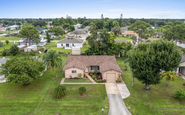 357 NW Hogan St in Port St. Lucie, FL - Building Photo - Building Photo