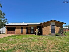 4610 N Eden Hills Cir in Wichita Falls, TX - Building Photo