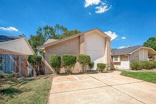 7111 Village Lake Dr in Cypress, TX - Building Photo