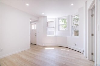 594 Bellevue Ave N in Yonkers, NY - Building Photo - Building Photo