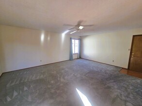 2045 S Kentwood Ave in Springfield, MO - Building Photo - Building Photo