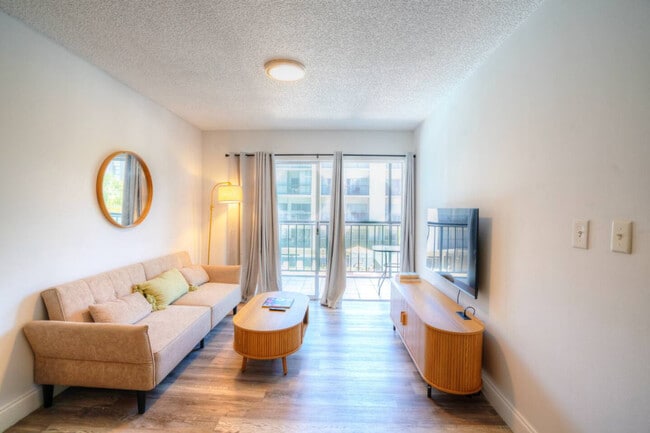 201 178th Dr in Sunny Isles Beach, FL - Building Photo - Building Photo