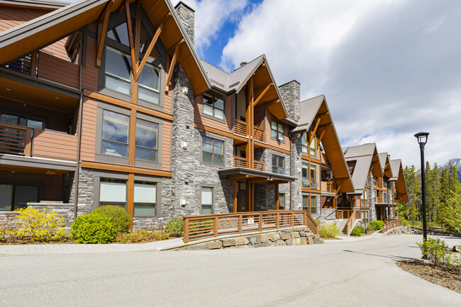 Casa in Canmore, AB - Building Photo - Building Photo