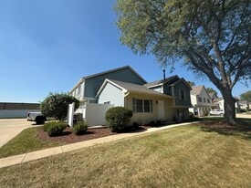 139 Spuhler Dr in Batavia, IL - Building Photo