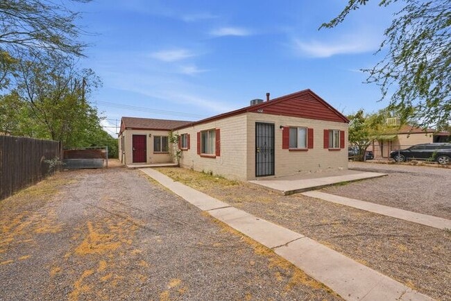 property at 2520 E Cameron Vista