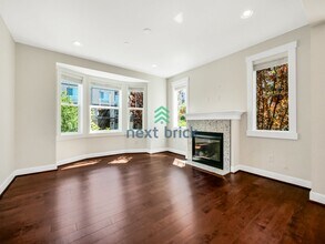 1053 10th Ave NE in Issaquah, WA - Foto de edificio - Building Photo