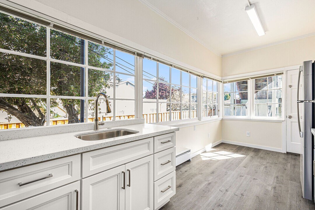 2204 Buena Vista Ave in Alameda, CA - Building Photo