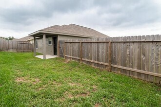 13903 Woodway Crossing Ln in Willis, TX - Building Photo - Building Photo