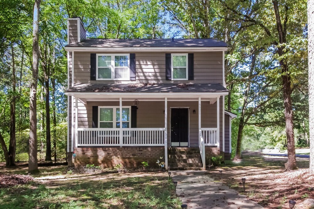 6521 Rockshire Dr in Charlotte, NC - Building Photo
