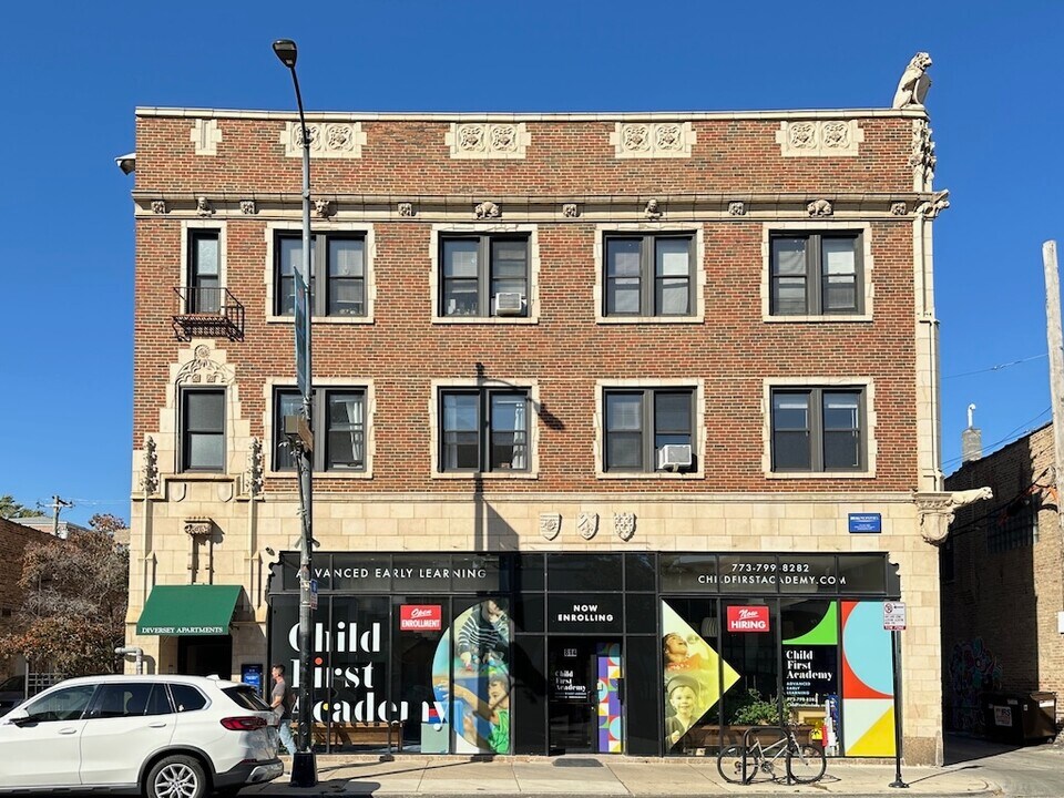 823 W Diversey Pkwy in Chicago, IL - Building Photo