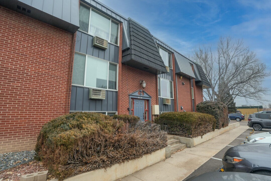 1001 Robertson St in Fort Collins, CO - Building Photo