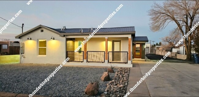 property at 505 Los Arboles Ave NW