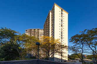 The Bay Club in Bayside, NY - Building Photo - Building Photo