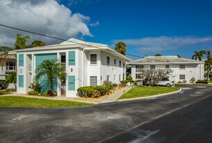 Martinique North Condominiums in Bradenton Beach, FL - Building Photo