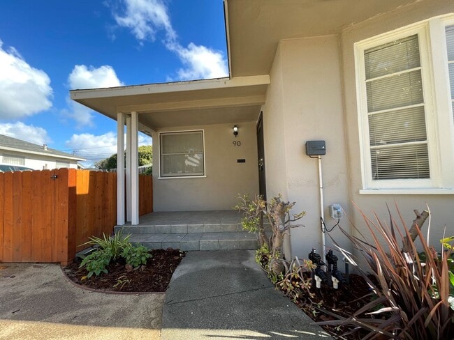 86-90 N Joanne Ave in Ventura, CA - Building Photo - Building Photo