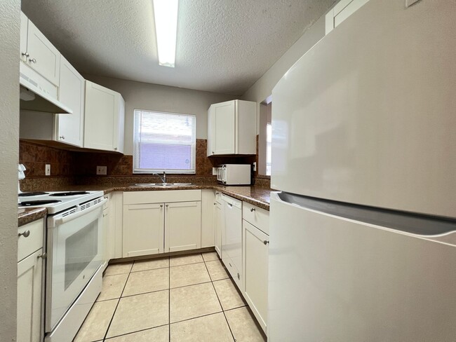 1143 Fremont Park Ave in Orlando, FL - Building Photo - Building Photo