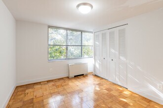 Newport West in Washington, DC - Foto de edificio - Interior Photo