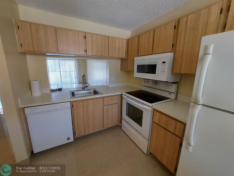 1248 S Military Trail-Unit -1721 in Deerfield Beach, FL - Building Photo