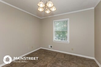 8704 4 Oaks Ct in Jeffersontown, KY - Building Photo - Building Photo